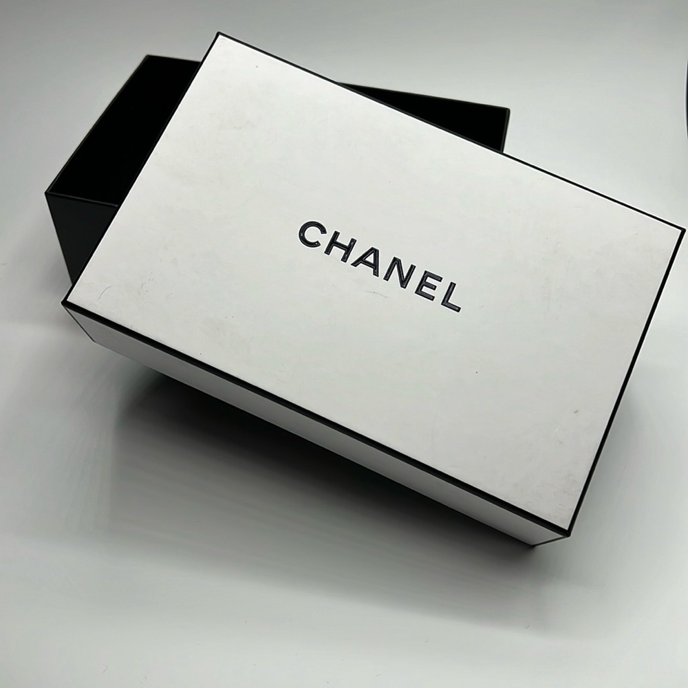 Channel gift box